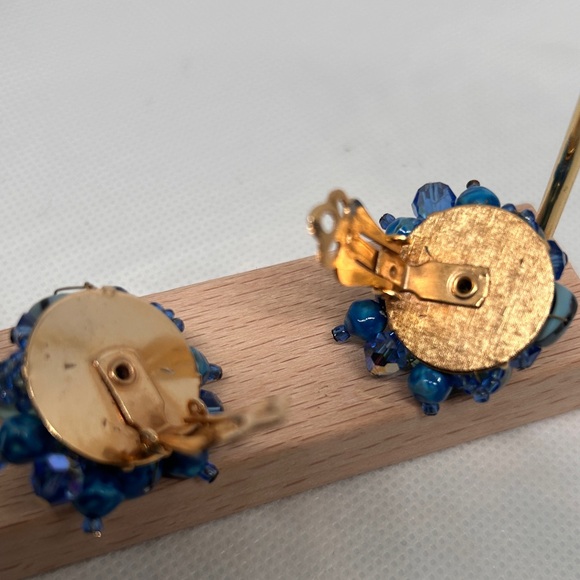 Vintage blue clip on earrings - Picture 6 of 6